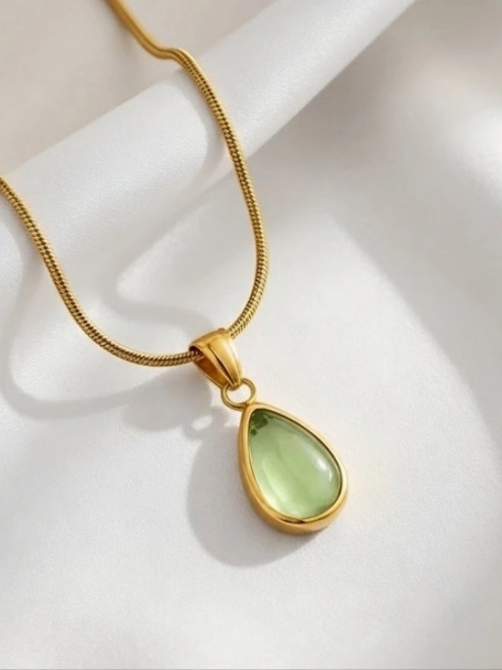 Teardrop Pendant Necklace in Green & Gold